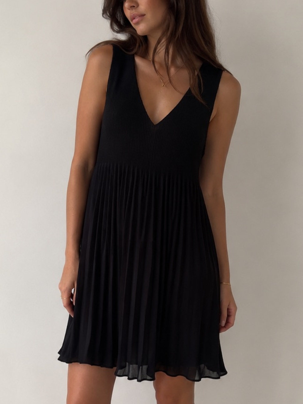 Babaton Black Ribbed V-Neck Pleated Mini Dress Includes Slip (Size XXS)